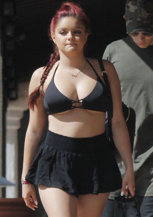 Ariel Winter Photo #3