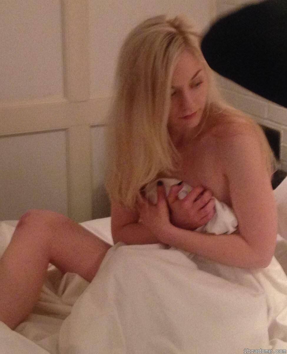 Emily Kinney Photo #10