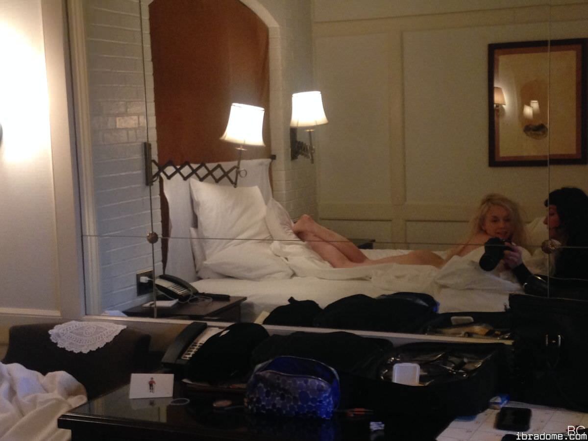 Emily Kinney Photo #17