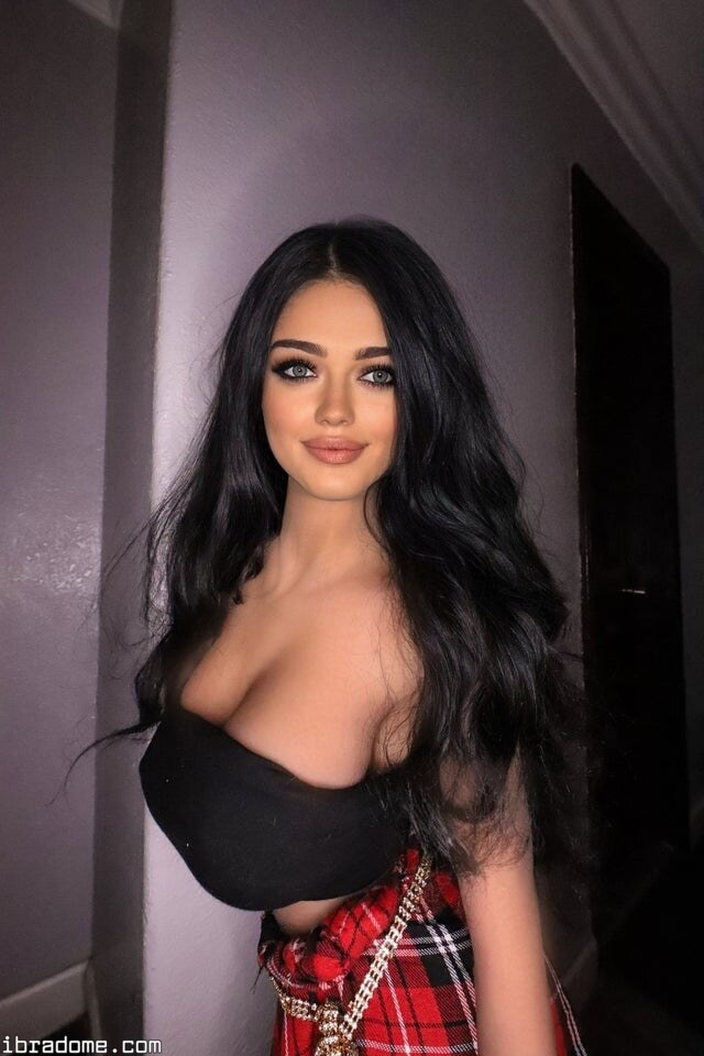 Lisu Banks Photo #14