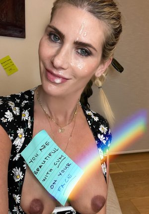 Roslynlevy Photo #35