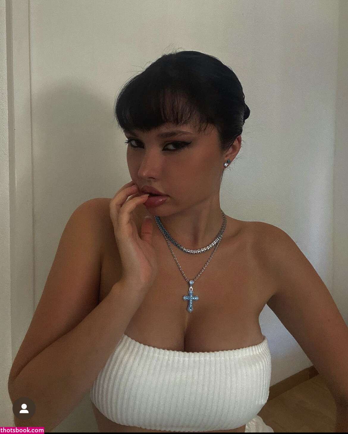 Ana Whiterose Photo #5