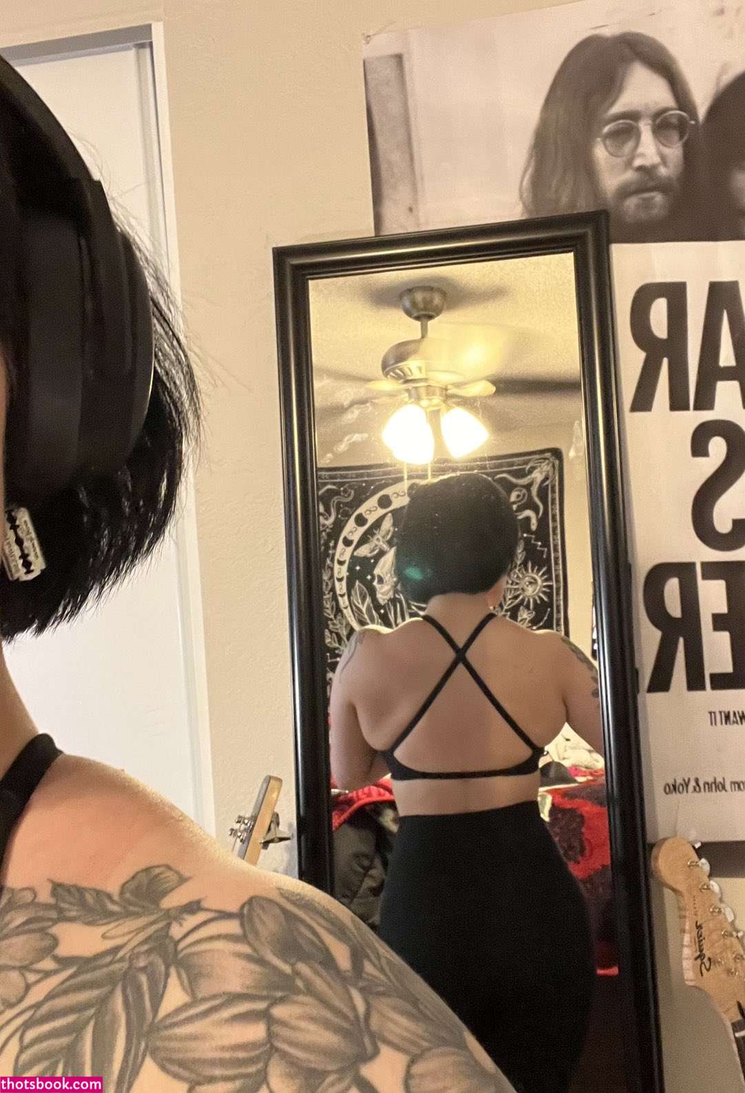 Redroomromance Photo #1