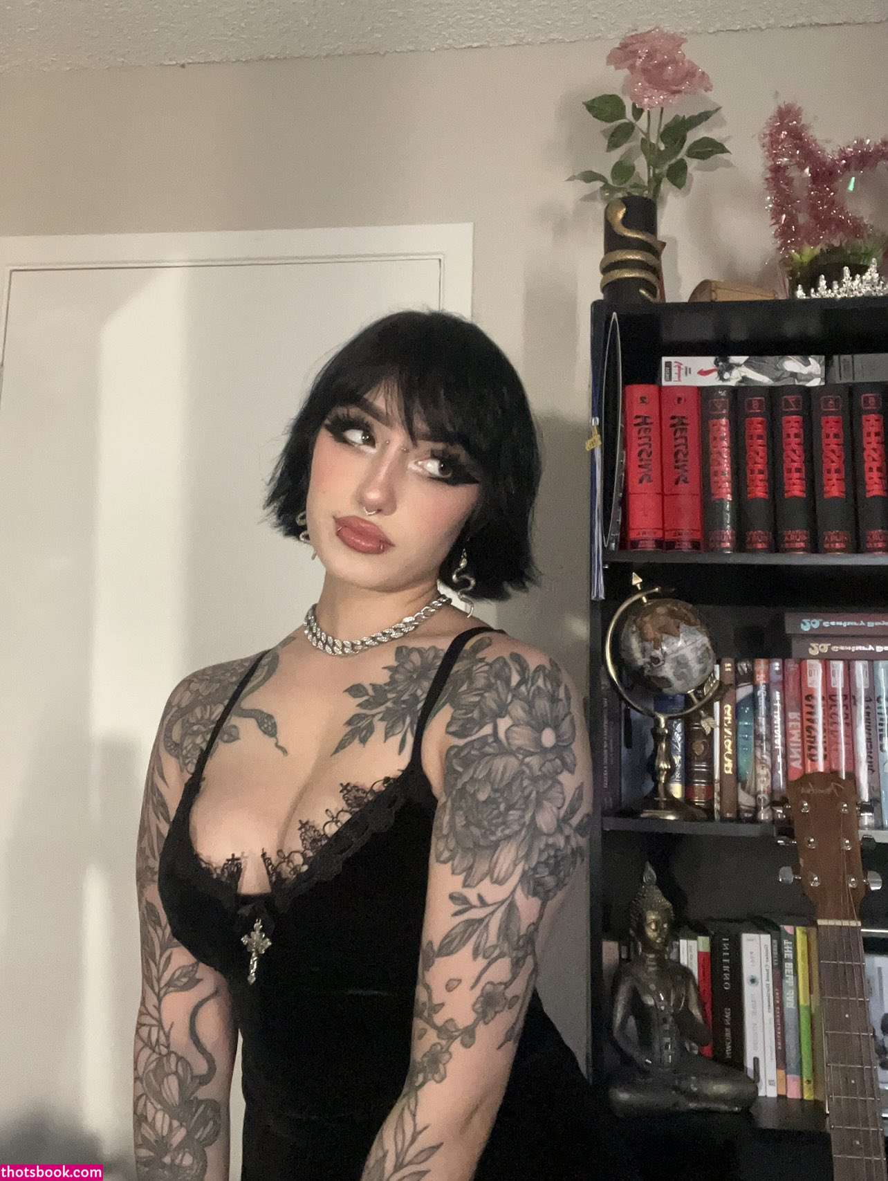 Redroomromance Photo #17