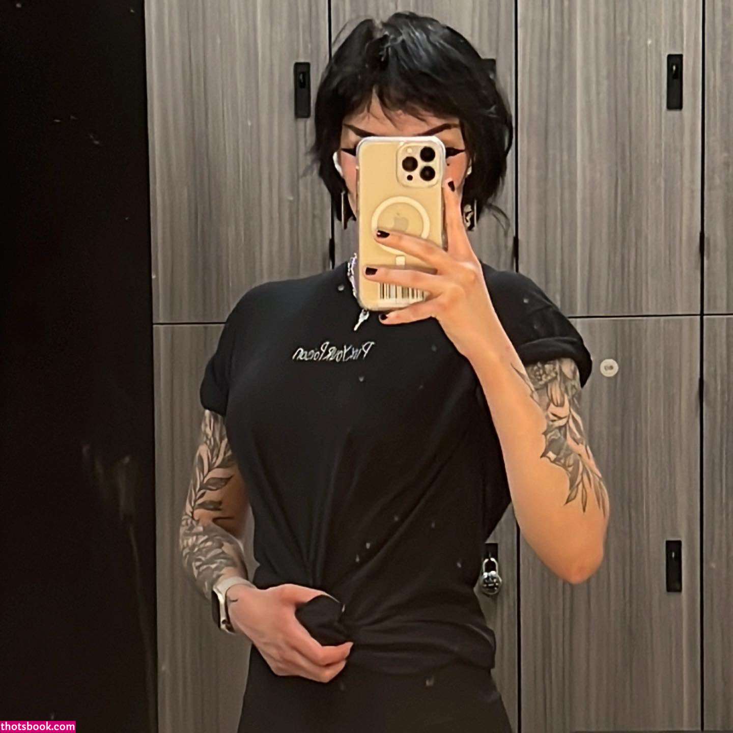 Redroomromance Photo #31