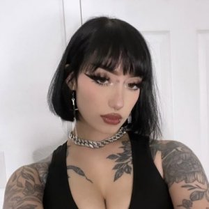 Redroomromance Photo #34