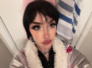 Redroomromance Photo #36