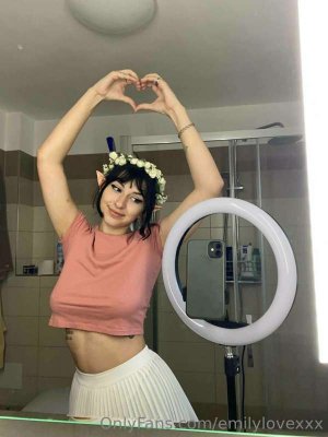 Emilylovexxx Photo #6