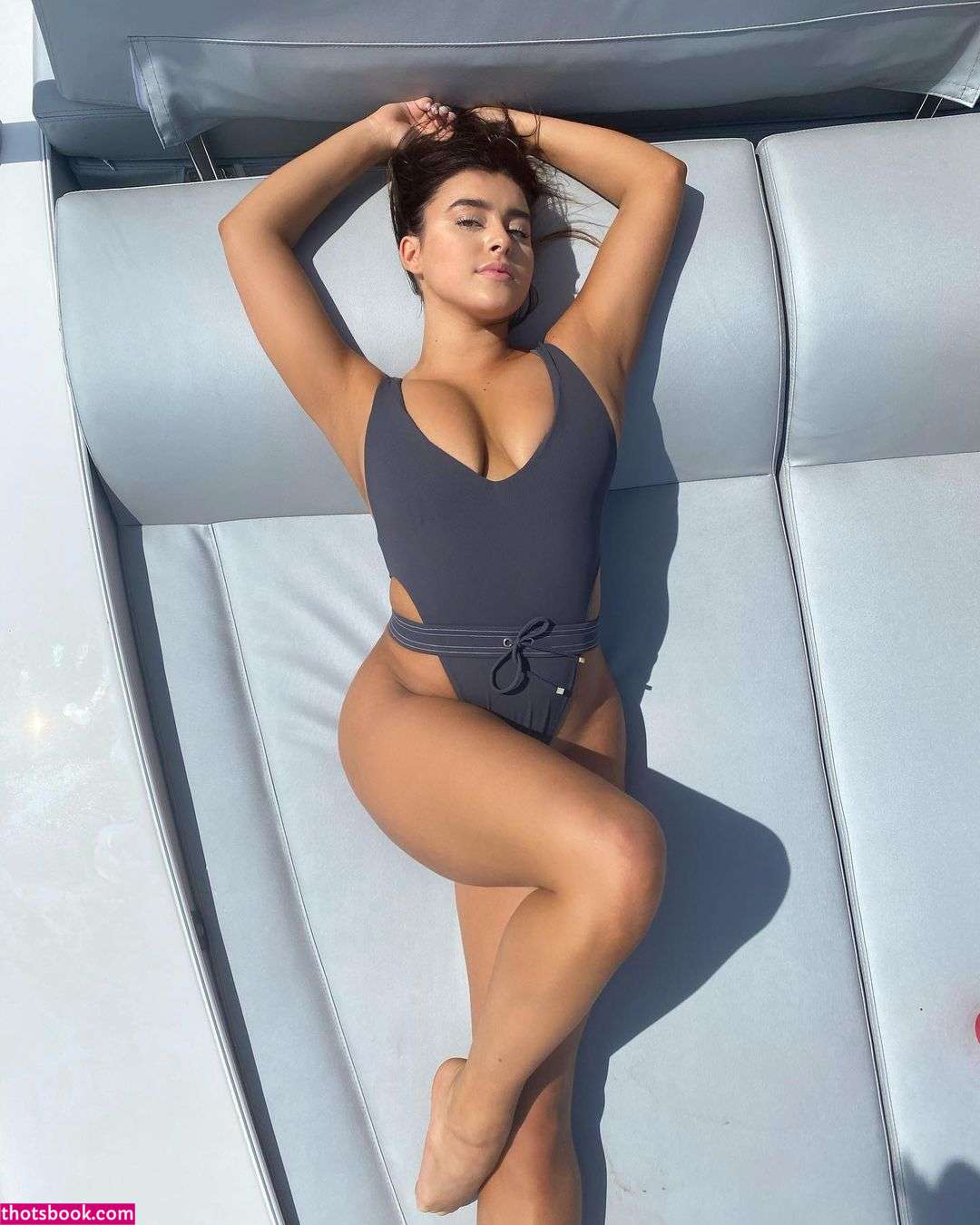 Kalani Hilliker Photo #25