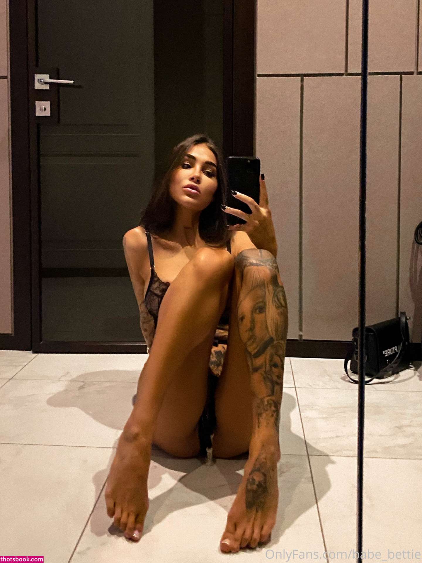 Elizabeth Definhy Photo #62