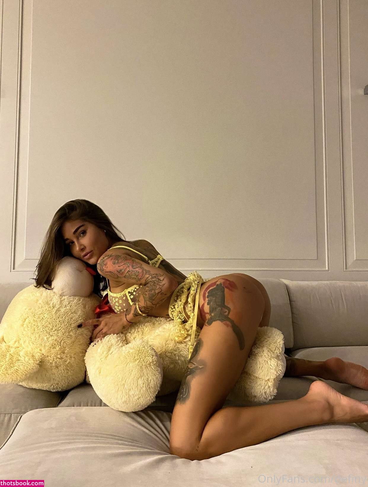 Elizabeth Definhy Photo #85