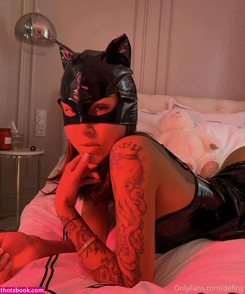 Elizabeth Definhy Photo #96