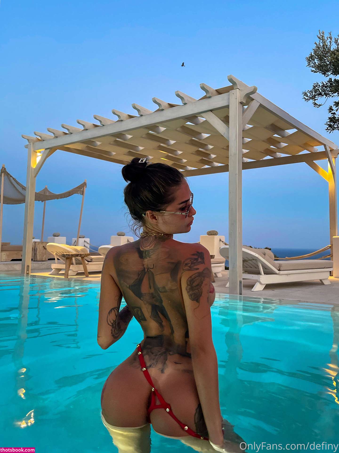 Elizabeth Definhy Photo #106