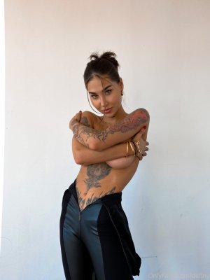 Elizabeth Definhy Photo #105