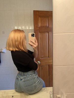 Erin Postsoffice Photo #11