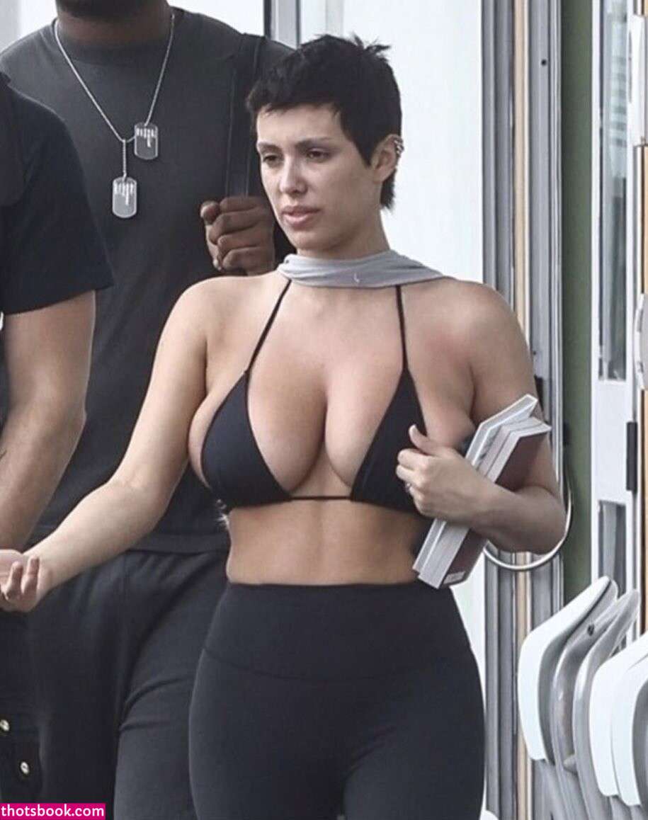 Bianca Censori Photo #6