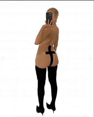 Bianca Censori Photo #8