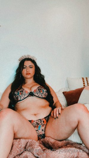 Josiejaxxonhotwife Photo #44