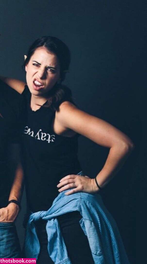 Laura Bailey Photo #11