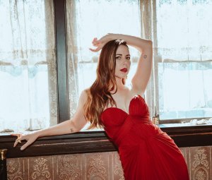 Laura Bailey Photo #14