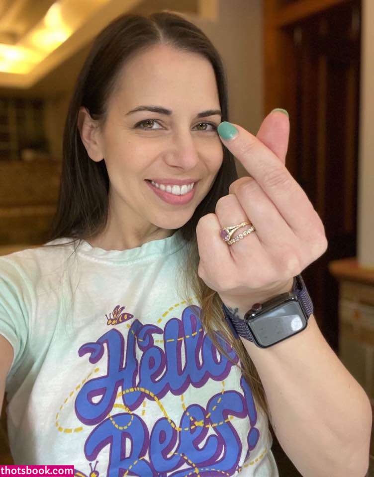 Laura Bailey Photo #15