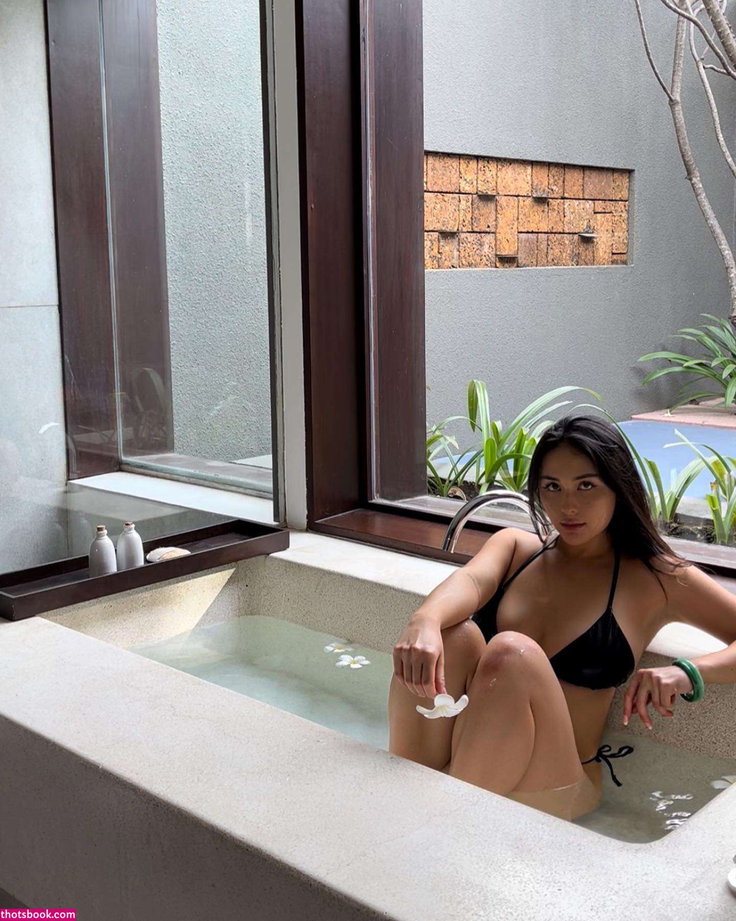 Jasmine Santos Photo #34