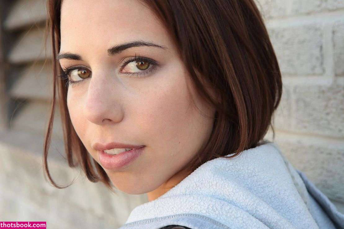 Laura Bailey Photo #38