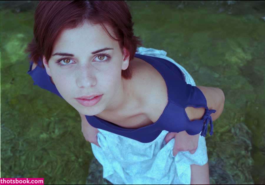 Laura Bailey Photo #40