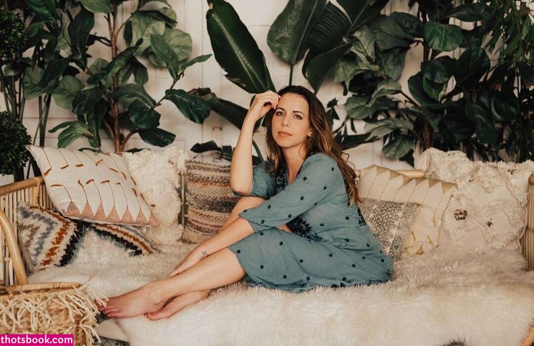 Laura Bailey Photo #54