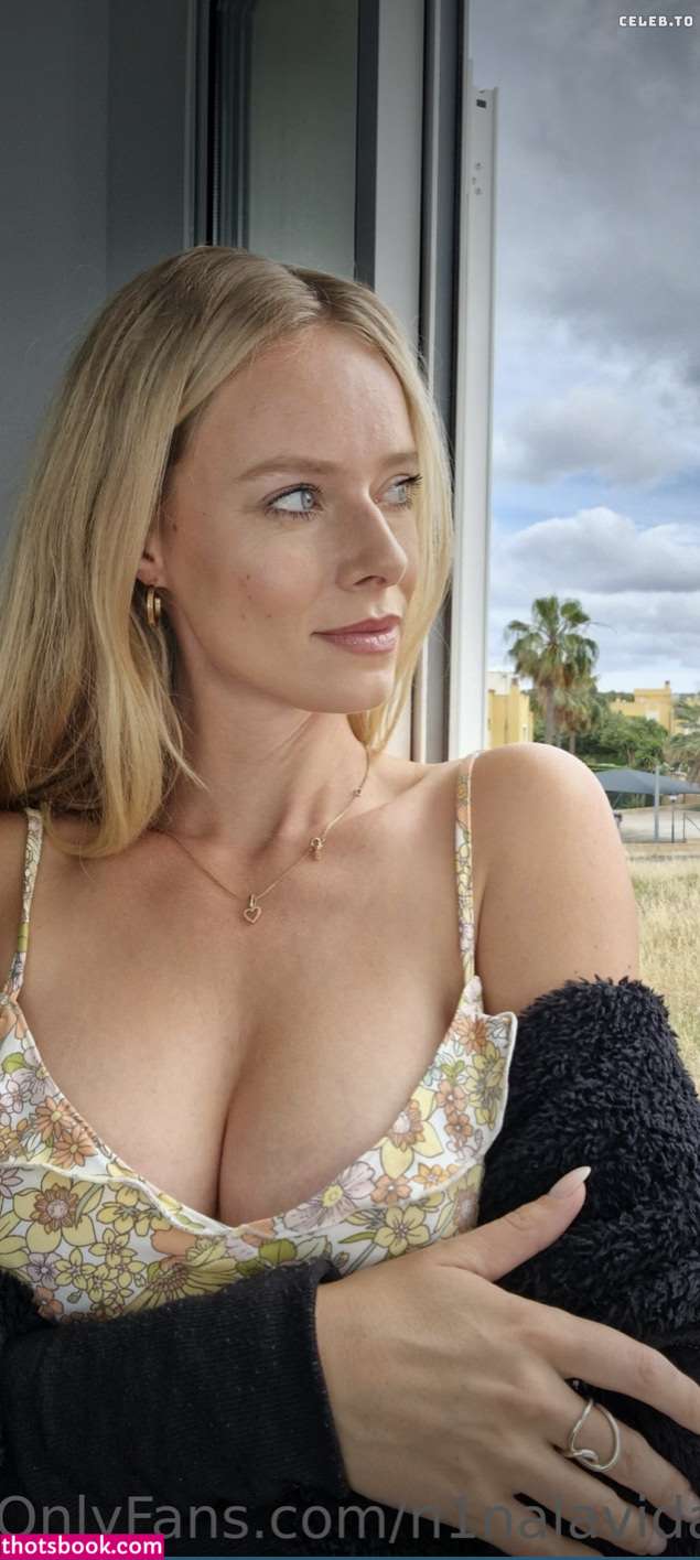 Nina Thomas Photo #37