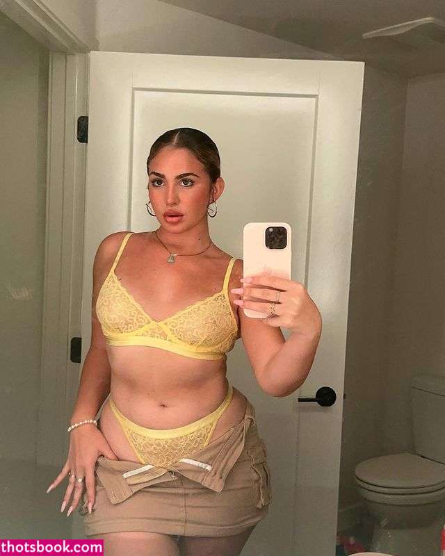 Emely Hernandez Photo #15