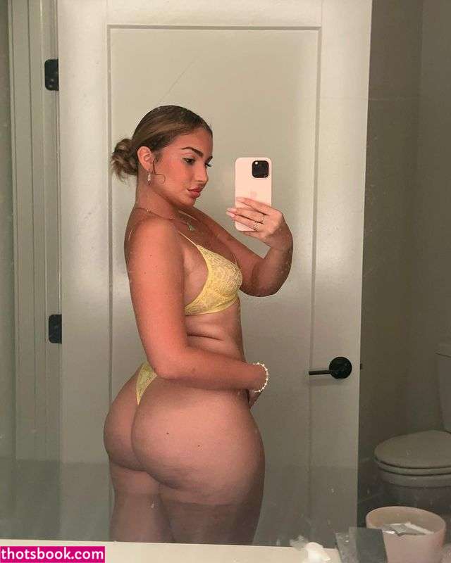 Emely Hernandez Photo #18