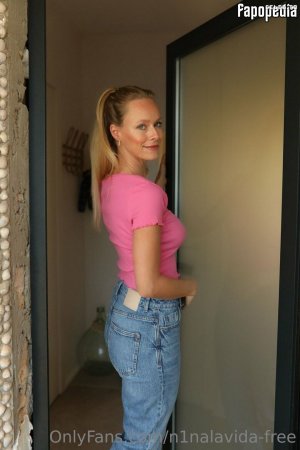 Nina Thomas Photo #48