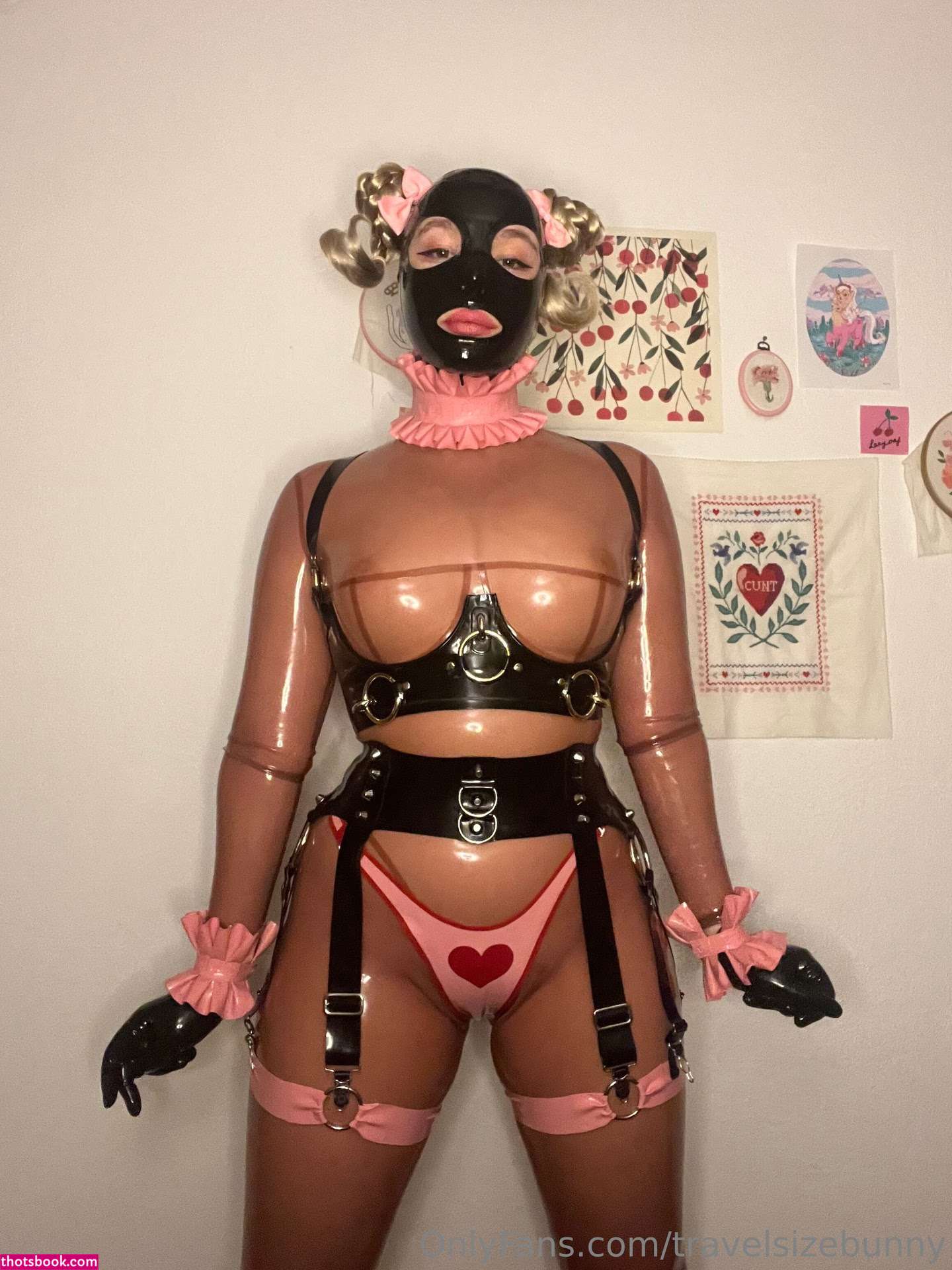 Travelsizebunny Photo #23