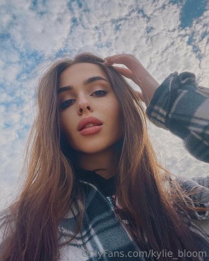 Kylie Bloom Photo #8