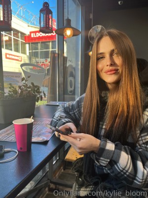 Kylie Bloom Photo #28