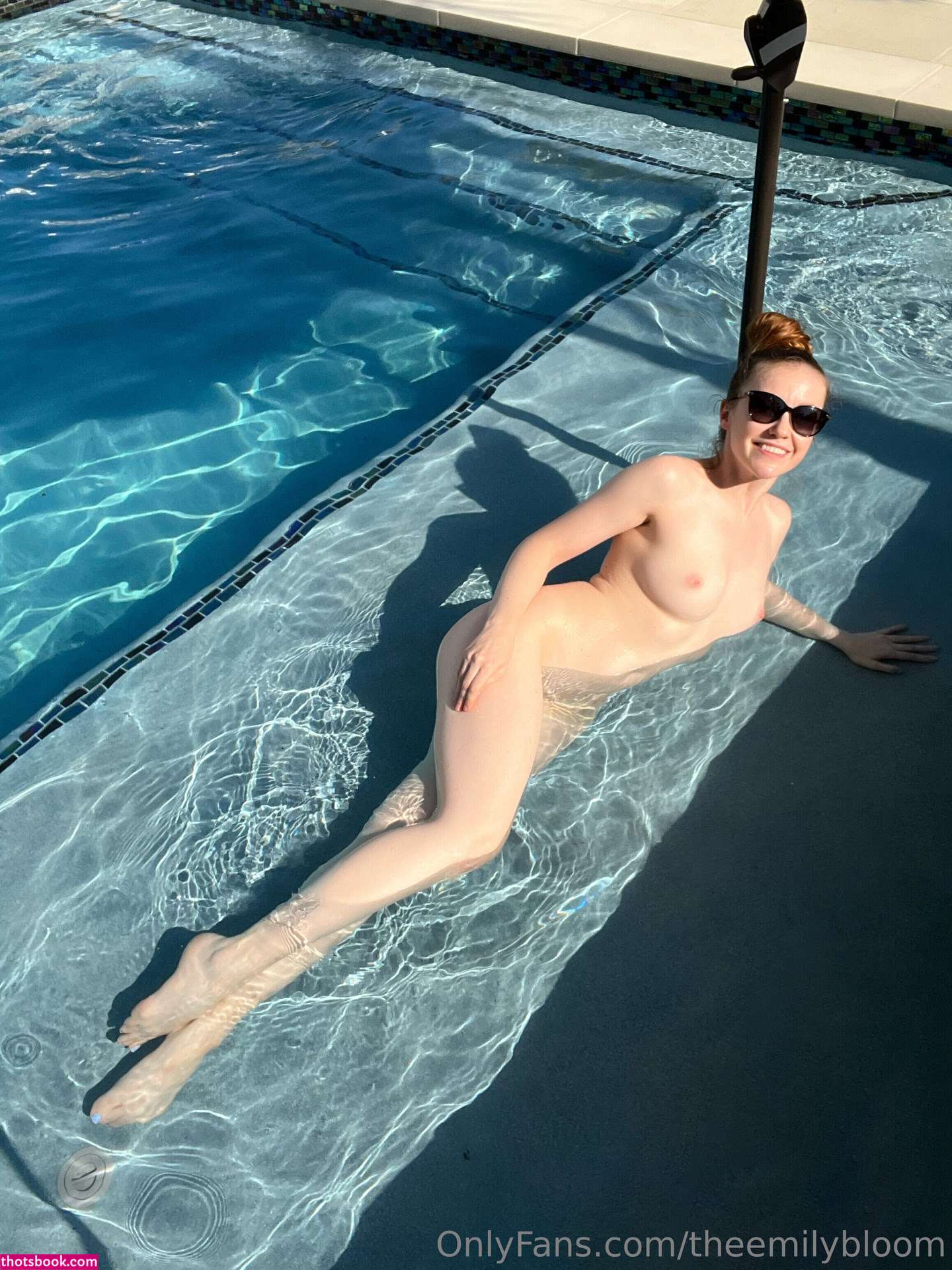 Emily Bloom Photo #994