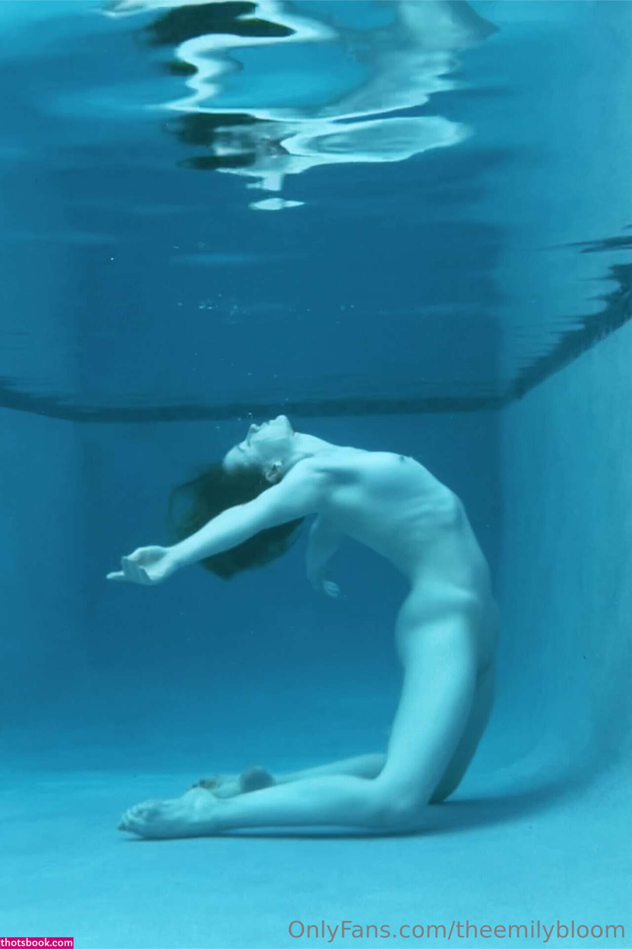 Emily Bloom Photo #1040