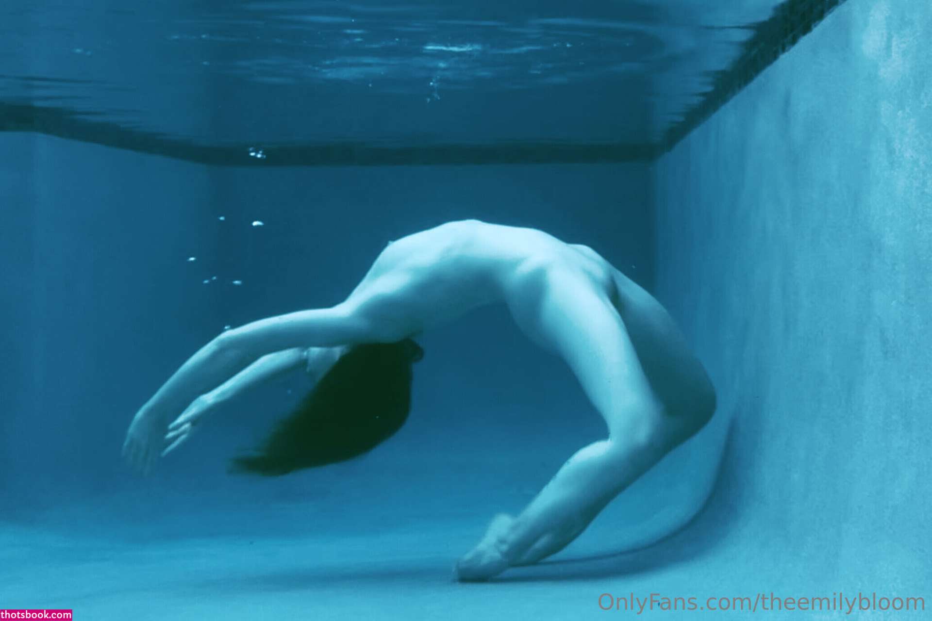 Emily Bloom Photo #1049