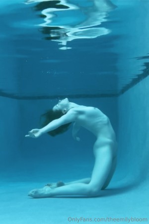 Emily Bloom Photo #1040