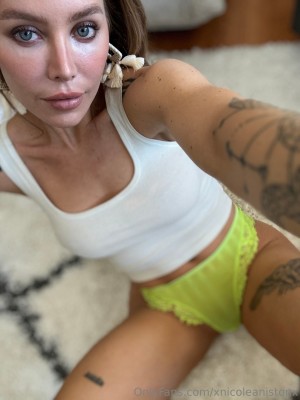 Nicole Aniston Photo #123