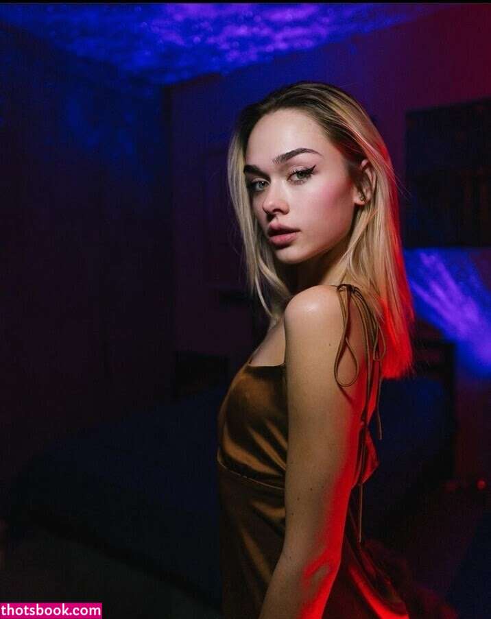 Kenna Bates Photo #175