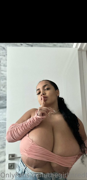 Thegirlinred0 Photo #2