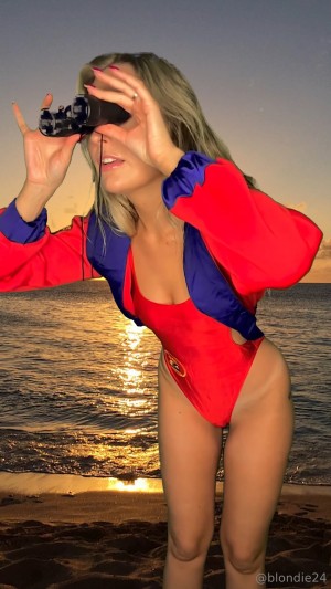 Wee Blondie Photo #13