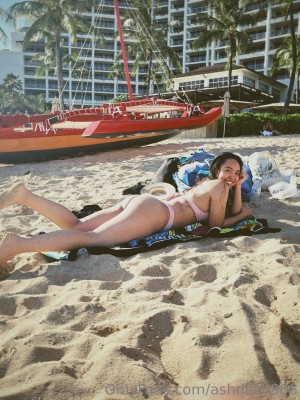 Lori Tungpalan Photo #18