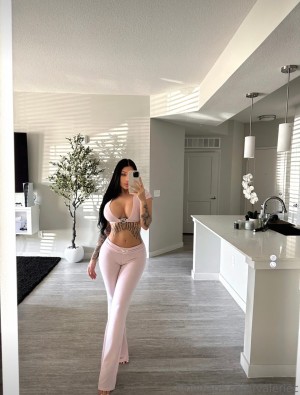 Valerie Cossette Photo #10