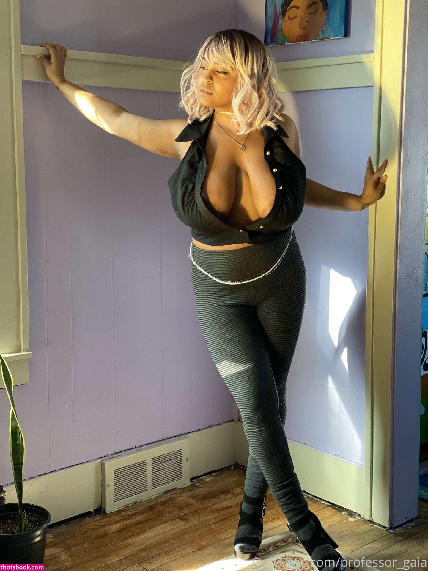 Professor Gaia Photo #155