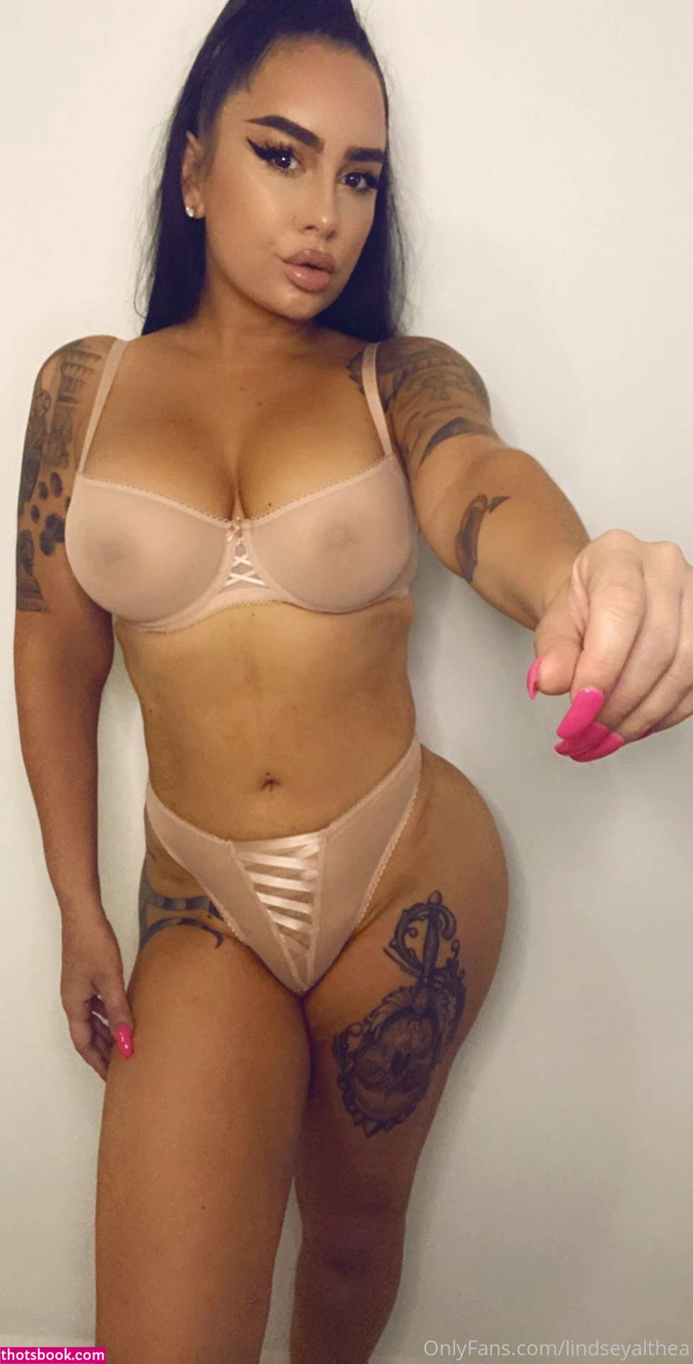 lindseyalthea Photo #6