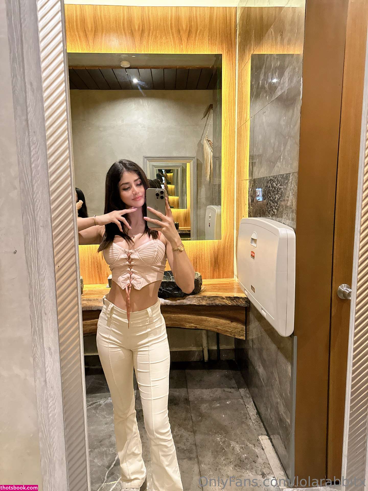 lolarabbitx Photo #25