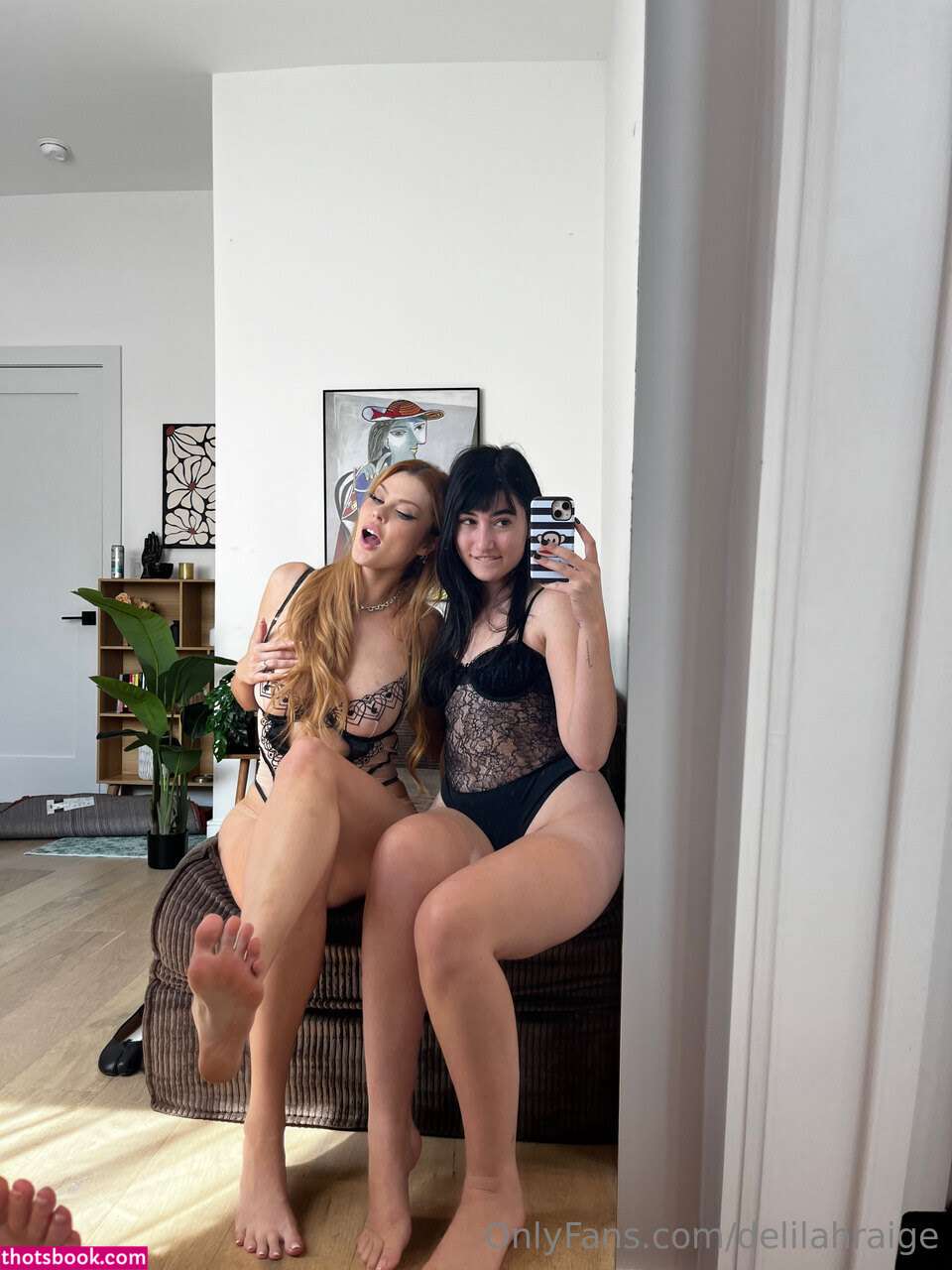 Elly Clutch Photo #673